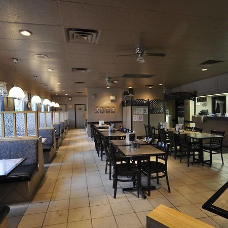 Beaverlodge Motor Inn Екстер'єр фото