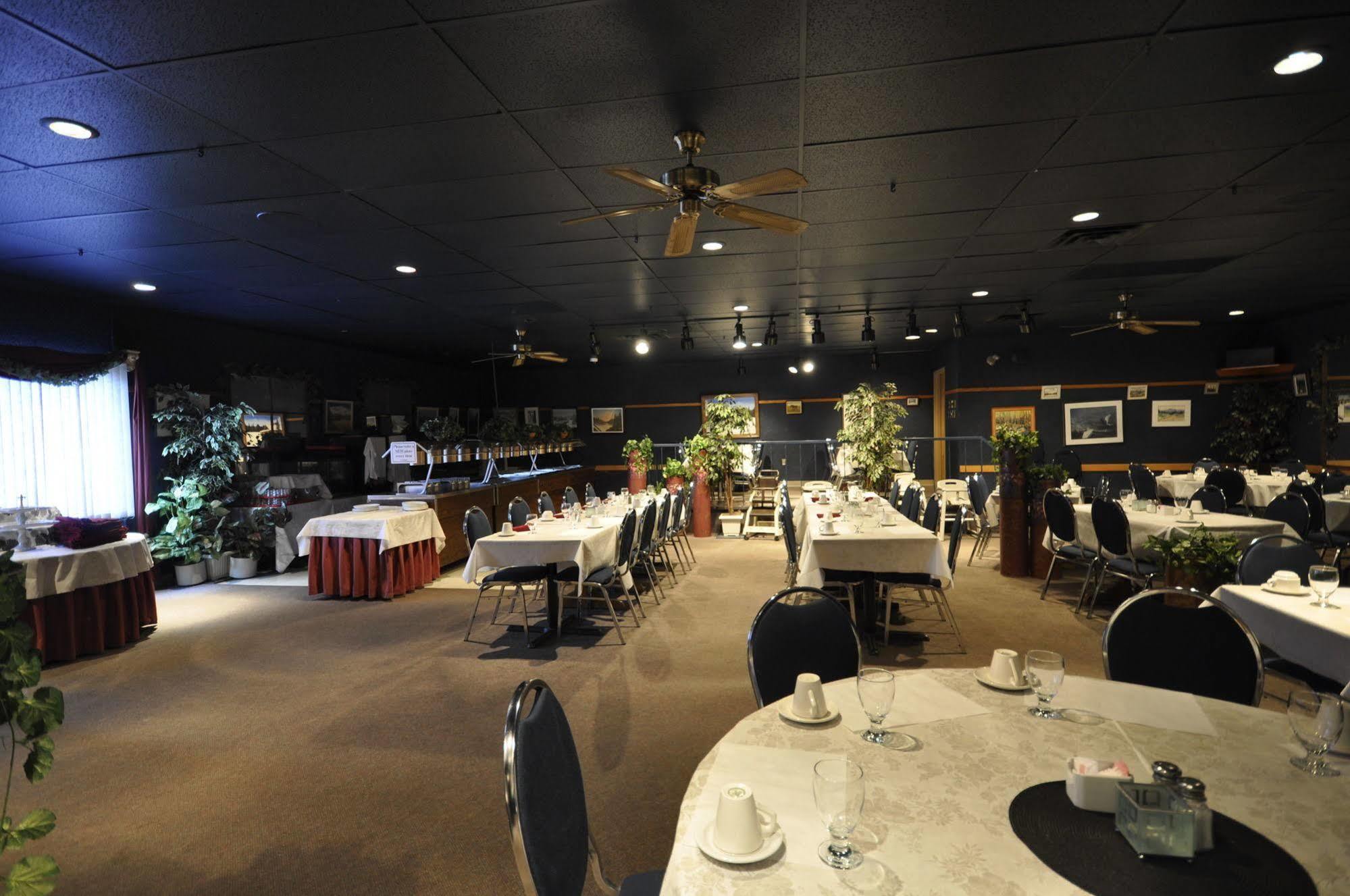 Beaverlodge Motor Inn Екстер'єр фото