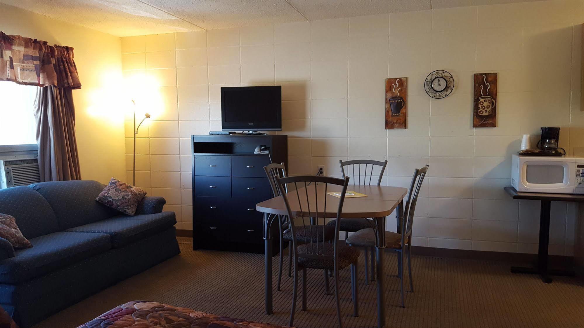 Beaverlodge Motor Inn Екстер'єр фото